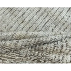 Tapis fait main de style marocain moderne, 100 % laine naturelle. Options personnalisées disponibles.
