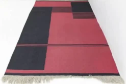 Tapis géométrique moderniste Kilim des années 1950