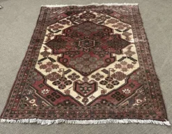 Tapis iranien en laine fait main