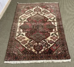 Tapis iranien en laine fait main