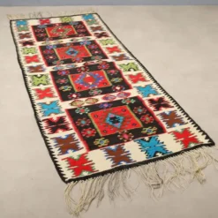 Tapis kilim ancien en laine, noué fin, fait main 90 x 35 In