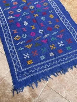 Tapis kilim berbère tissé à la main : petit tapis d'appoint tribal marocain