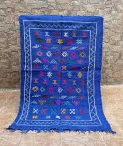 Tapis kilim berbère tissé à la main : petit tapis d'appoint tribal marocain