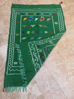 Tapis Kilim berbère tissé à la main : Petit tapis d'appoint tribal marocain