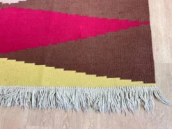 Tapis kilim en laine à motif géométrique abstrait, style années 1960