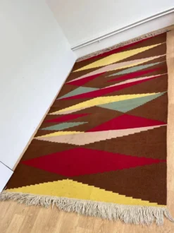 Tapis kilim en laine à motif géométrique abstrait, style années 1960