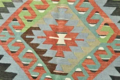 Tapis Kilim géométrique bleu clair et vert 6x10, fait main en laine pour chambre.