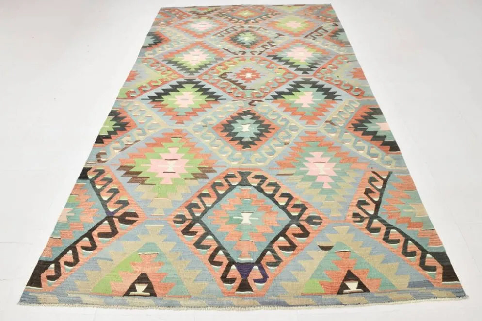 Tapis Kilim géométrique bleu clair et vert 6x10, fait main en laine pour chambre.