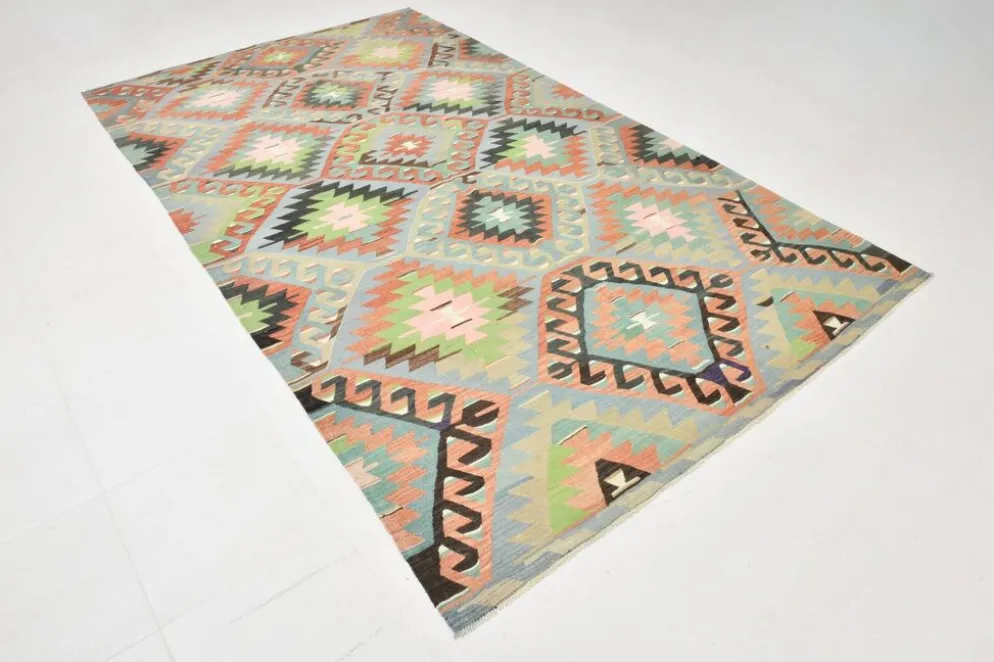 Tapis Kilim géométrique bleu clair et vert 6x10, fait main en laine pour chambre.