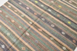 Tapis Kilim vintage rayé vert et marron 6x8, tapis fait main traditionnel