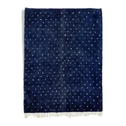Tapis marocain moderne bleu foncé