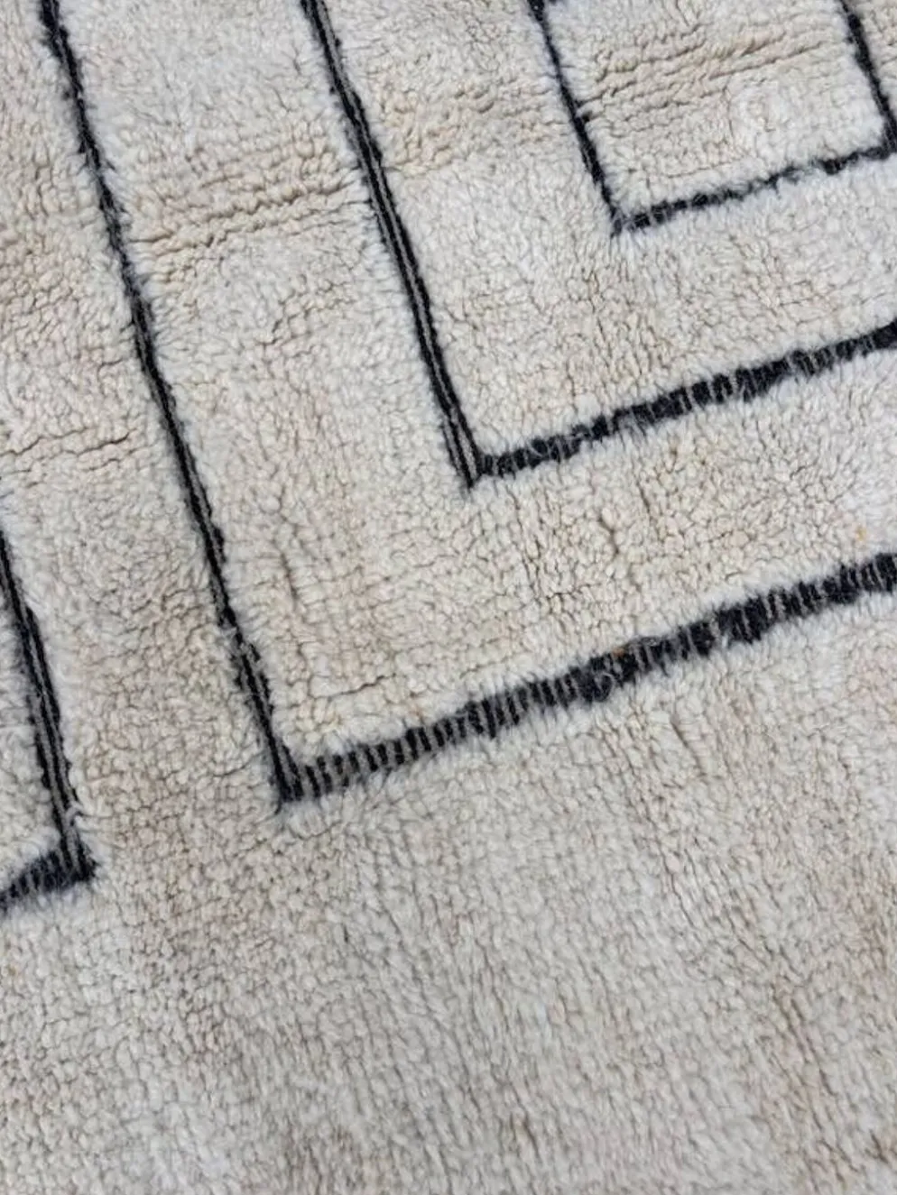 Tapis Mrirt blanc en laine 180×270 cm