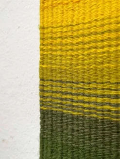 Tapis mural en laine moderne du milieu du siècle avec design aux couleurs Rentukka par Ulpu Räty, Tampere, Finlande, années 1960