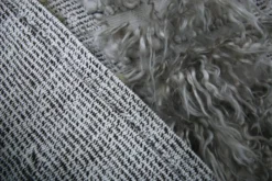 Tapis Mural Vintage Texturé en Laine Naturelle – Tons Gris & Crème, 90x98