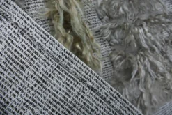 Tapis Mural Vintage Texturé en Laine Naturelle – Tons Gris & Crème, 90x98