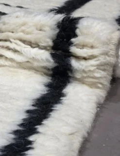 Tapis noir et blanc contemporain - 300 x 210 cm
