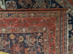 Tapis nomade persan Qashqai ancien fait main – fond bleu 94x112cm