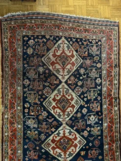 Tapis nomade persan Qashqai ancien fait main – fond bleu 94x112cm