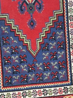 Tapis oriental en laine tissé à la main – 220 × 100 cm