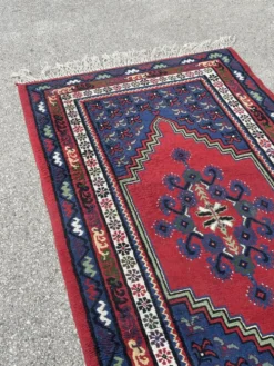 Tapis oriental en laine tissé à la main – 220 × 100 cm