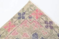 Tapis oriental vintage turc crème et rose, 121 x 208 cm