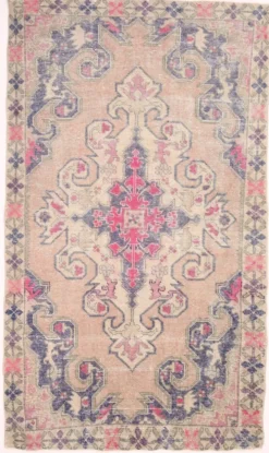 Tapis oriental vintage turc crème et rose, 121 x 208 cm
