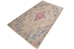 Tapis oriental vintage turc crème et rose, 121 x 208 cm