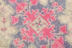 Tapis oriental vintage turc crème et rose, 121 x 208 cm