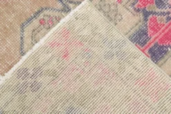 Tapis oriental vintage turc crème et rose, 121 x 208 cm