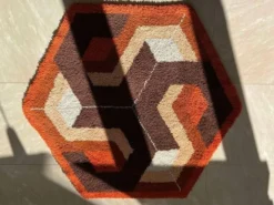 Tapis ou moquette hexagonale rare du milieu du siècle, Danemark, années 1960.