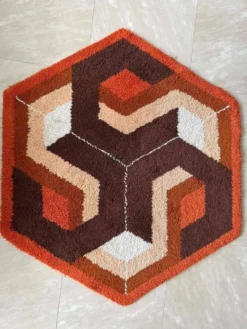 Tapis ou moquette hexagonale rare du milieu du siècle, Danemark, années 1960.