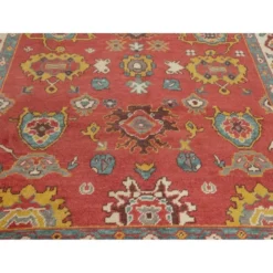 Tapis Oushak noué à la main. Taille et couleurs personnalisées. Tapis en laine rouge turc. Design inspiré des années 1900. Fait sur commande.