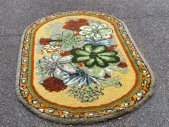 Tapis ovale vintage années 70 - Motifs fleurs pop vert & moutarde 185x115