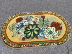 Tapis ovale vintage années 70 - Motifs fleurs pop vert & moutarde 185x115