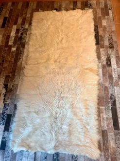 Tapis peau de bête