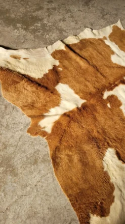 Tapis peau de vache vintage 1970