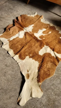 Tapis peau de vache vintage 1970
