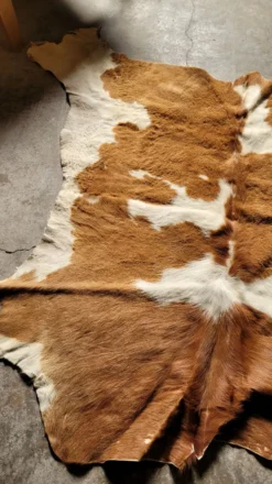 Tapis peau de vache vintage 1970