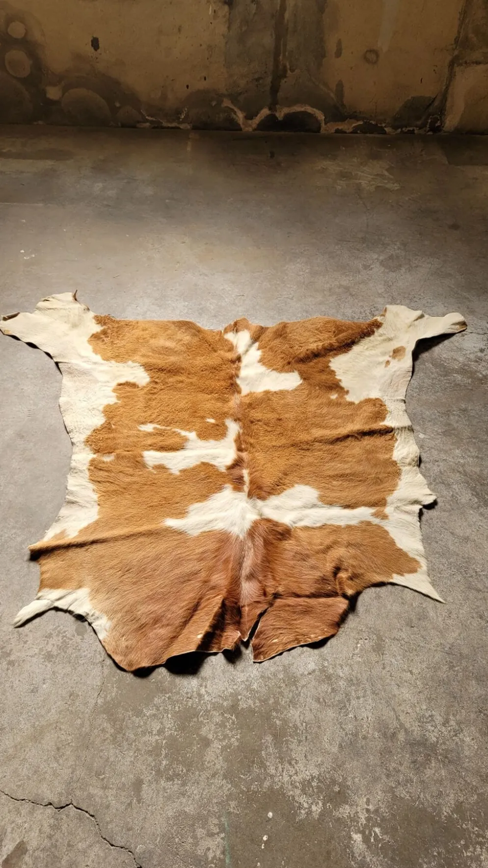 Tapis peau de vache vintage 1970