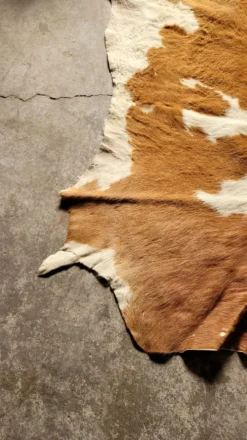 Tapis peau de vache vintage 1970