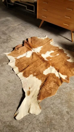 Tapis peau de vache vintage 1970