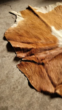 Tapis peau de vache vintage 1970