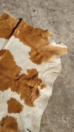 Tapis peau de vache vintage 1970