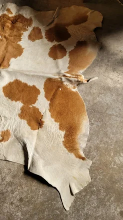 Tapis peau de vache vintage 1970