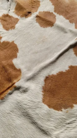 Tapis peau de vache vintage 1970
