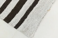 Tapis Rayé Noir et Blanc, Tissé à la Main, Style Moderne et Minimaliste, 131x203