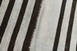 Tapis Rayé Noir et Blanc, Tissé à la Main, Style Moderne et Minimaliste, 131x203