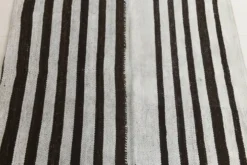 Tapis Rayé Noir et Blanc, Tissé à la Main, Style Moderne et Minimaliste, 131x203