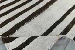 Tapis Rayé Noir et Blanc, Tissé à la Main, Style Moderne et Minimaliste, 131x203