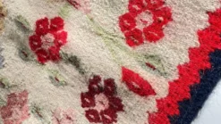 Tapis Rollakan décor de tulipes vintage